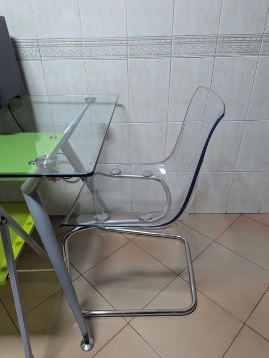 Mesa e cadeiras de cozinha