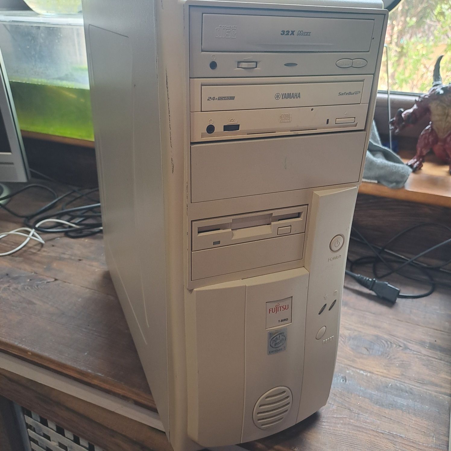 Retro Komputer stacjonarny PC Pentium 2