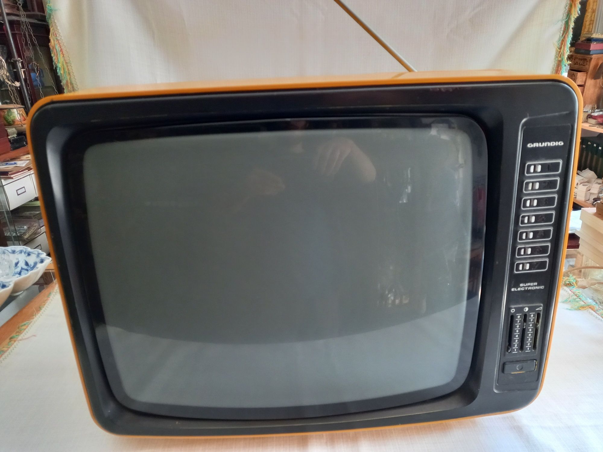 Televisao tv vintage grundig