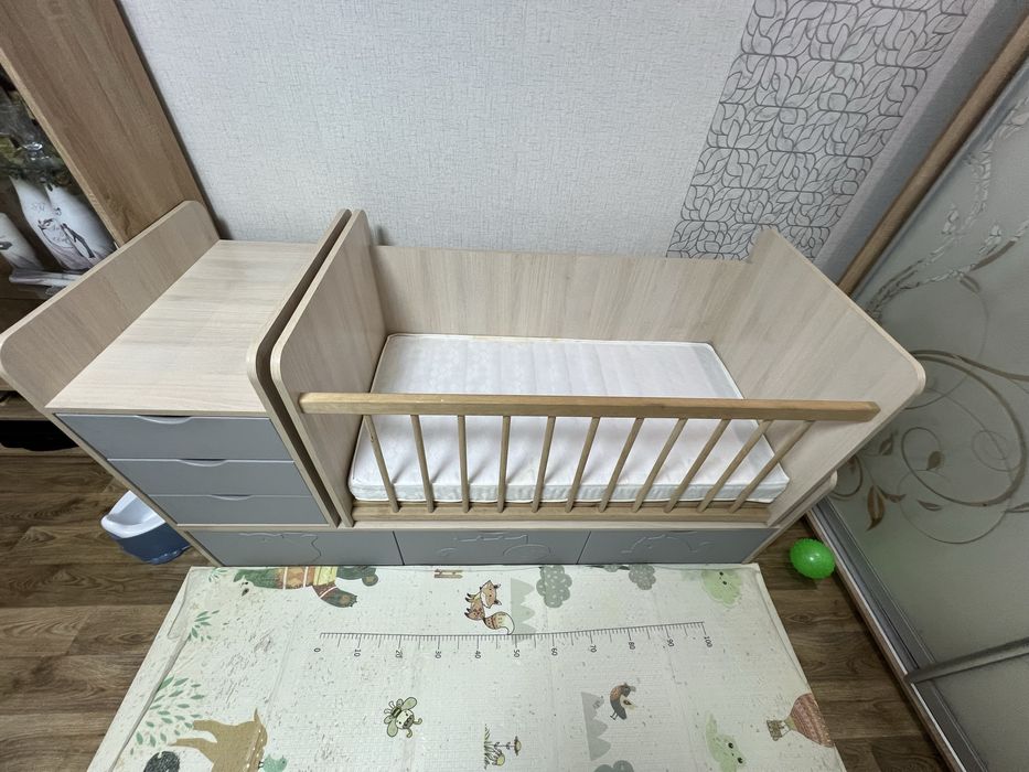 Продам дитячу кроватку 3в1