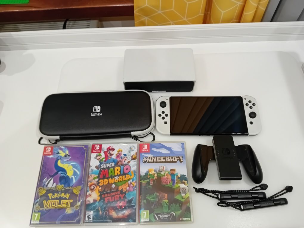 Nintendo swich OLED w oryginalnym pudełku z  pokrowcem i 3 grami