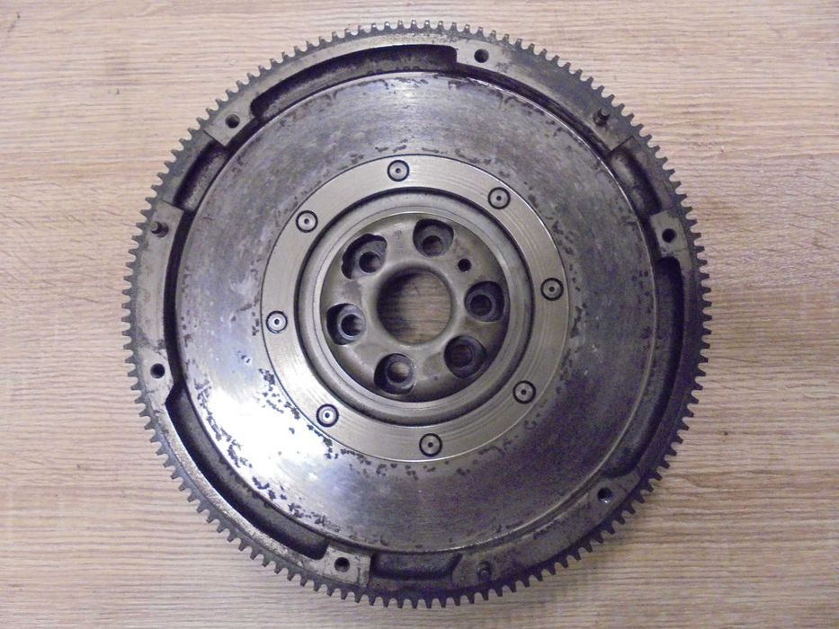 KOŁO DWUMASOWE SPRZĘGŁO 1,9tdi 105km BXE stan bdb