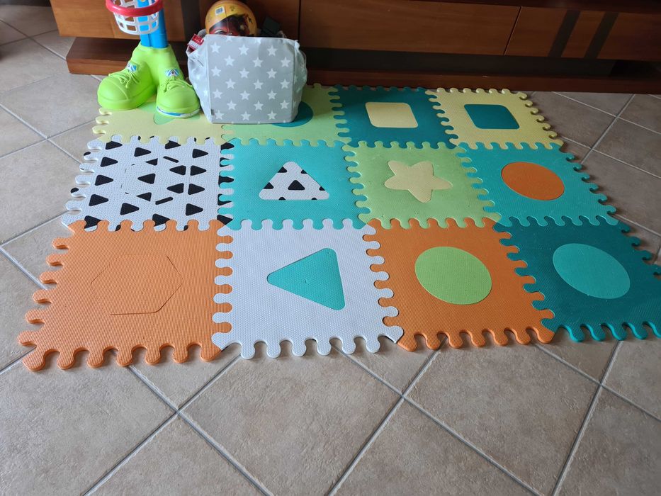 Tapete com 12 mosaicos bebé