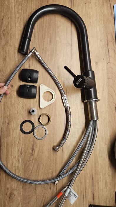 Czarna bateria sztorcowa kuchenna kran z wyciąganą wylewką Franke Lin