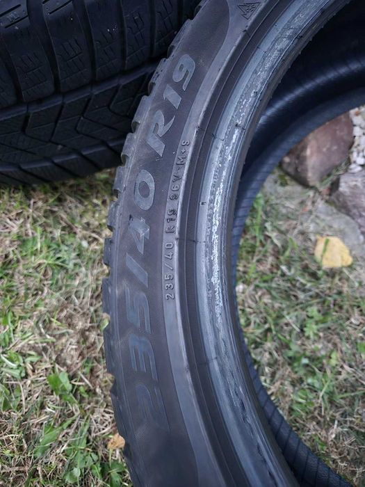 Opony zimowe Pirelli Sottozero 3 235/40 R19