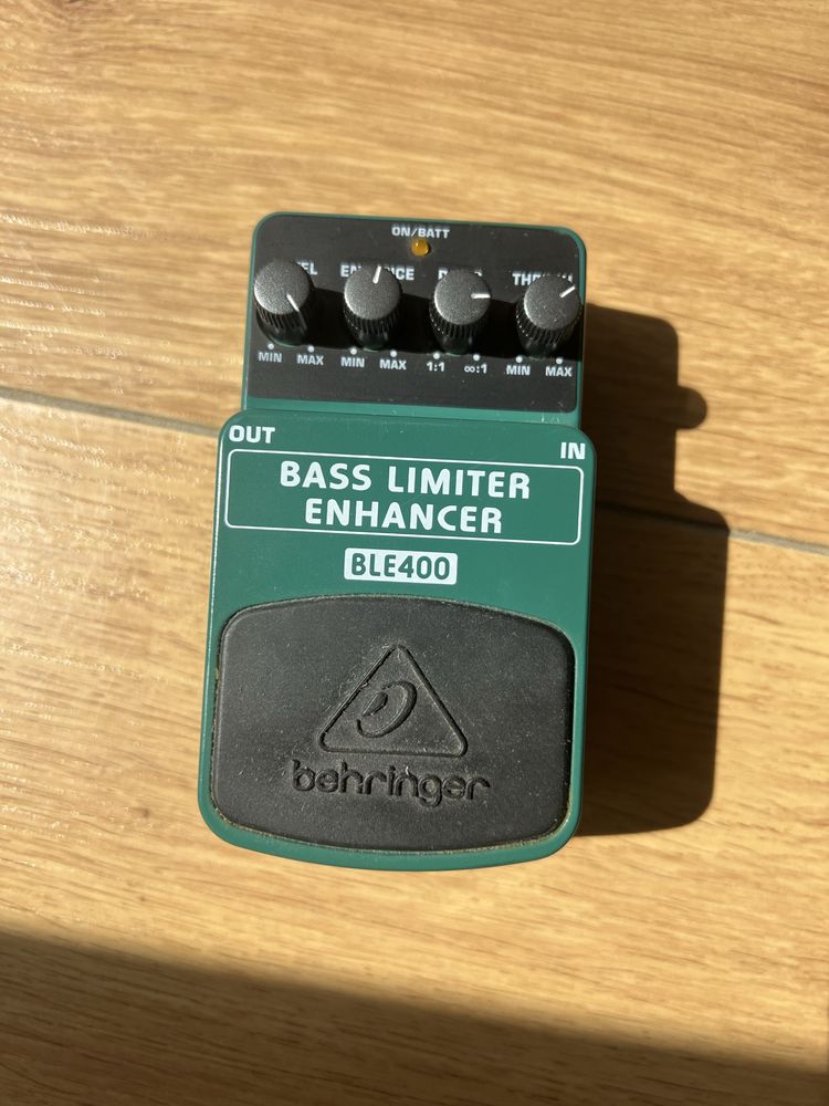 Efekt basowy Behringer BASS LIMITER ENHANCER BLE400