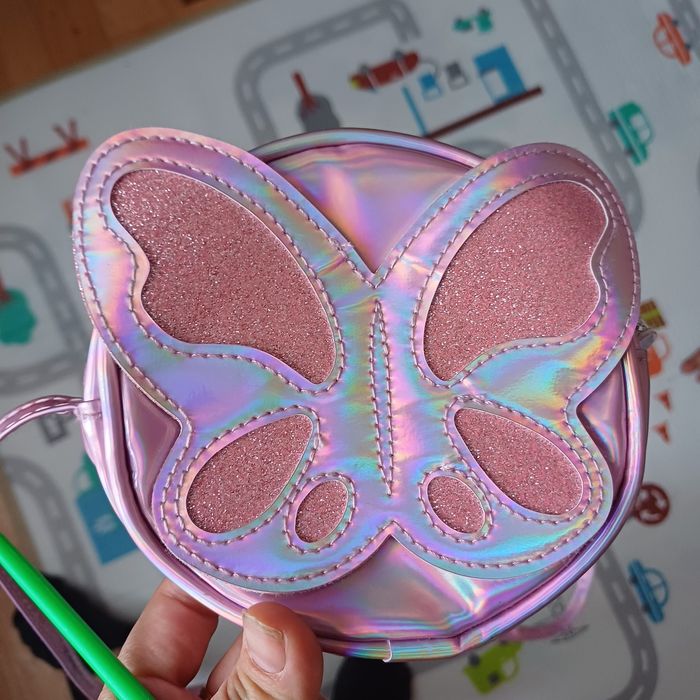 Torebka listonoszka dla dziewczynki z motylkiem