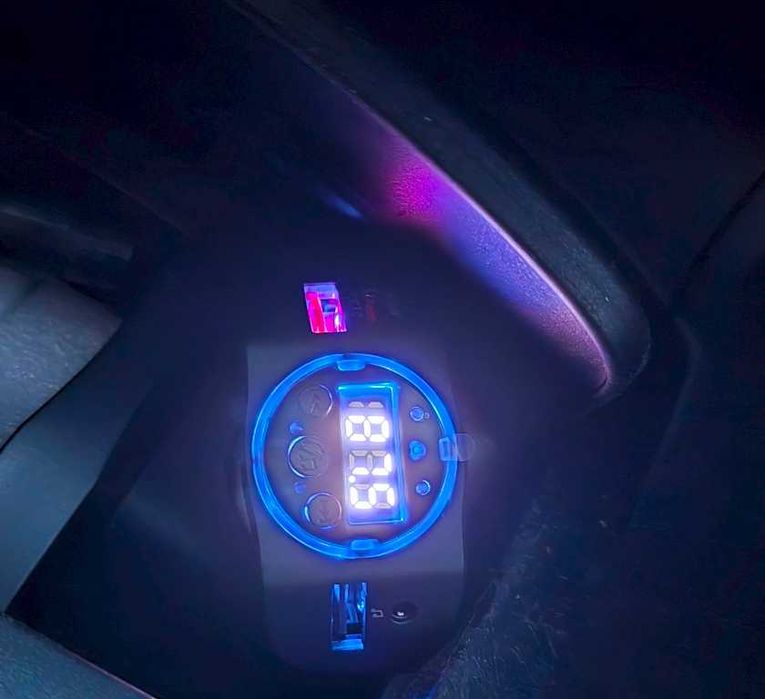 Nowy Transmiter samochodowy PD30W+QC3.0 Bluetooth 5.3