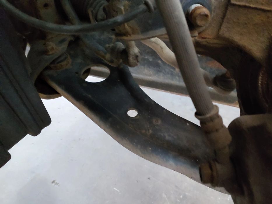 Braço de suspensão frente esquerdo NISSAN Micra IV (K13)