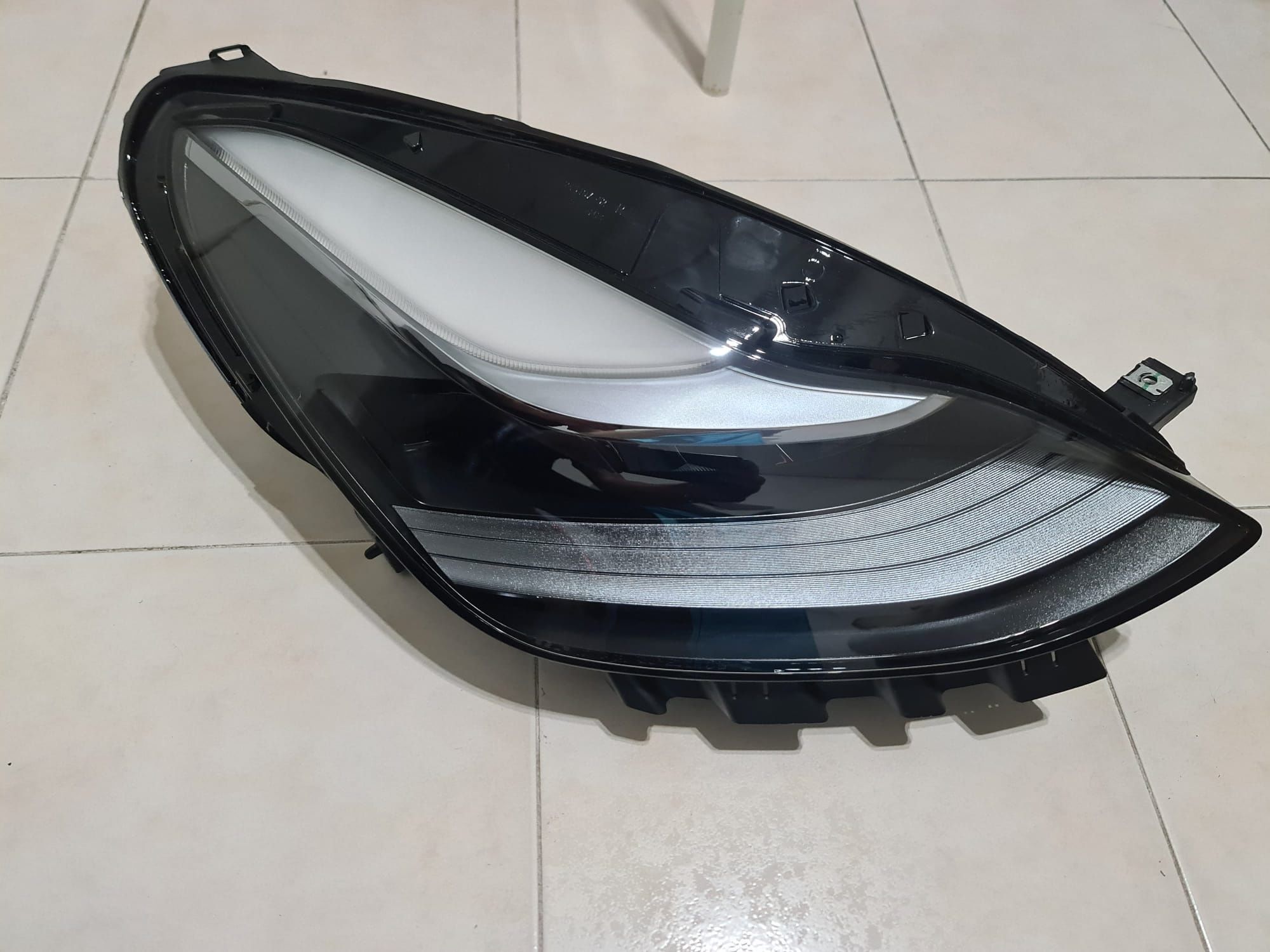 Otica Direita Tesla Model 3 e Y Nova
