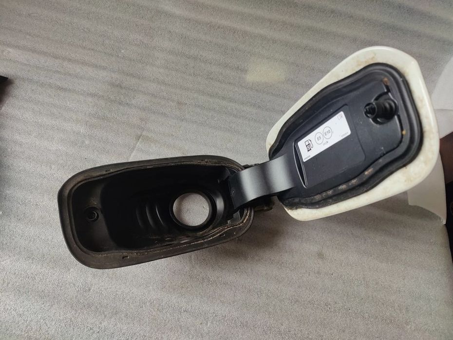 volvo v60 2020 klapka wlewu paliwa 32227344