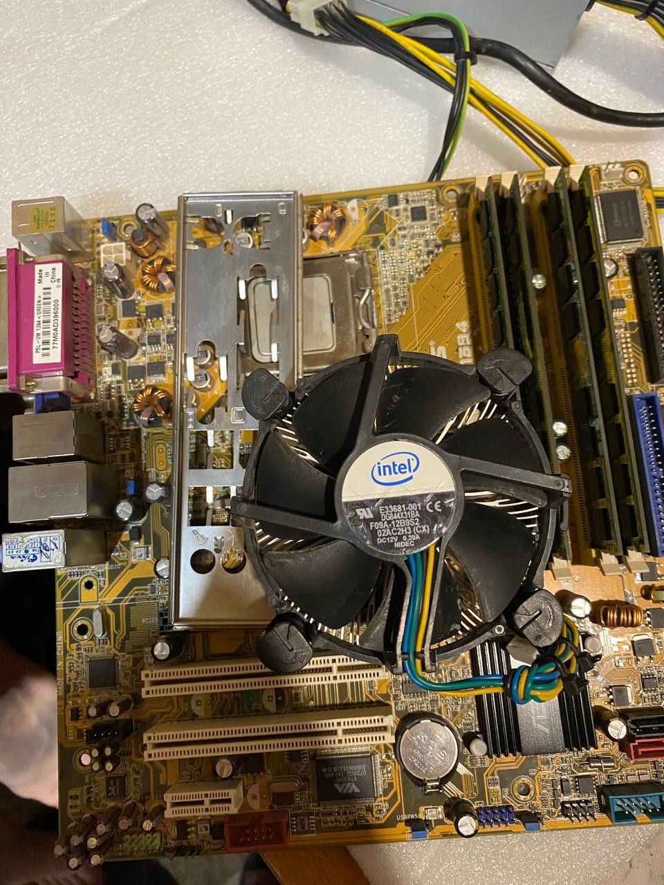 E2220 + 4x1 gb ddr2 + P5L-M1394