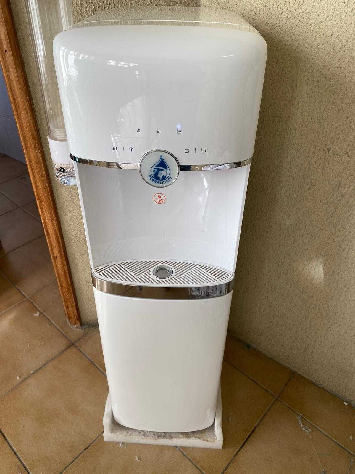 Máquina de Água com quente e fria com filtragem