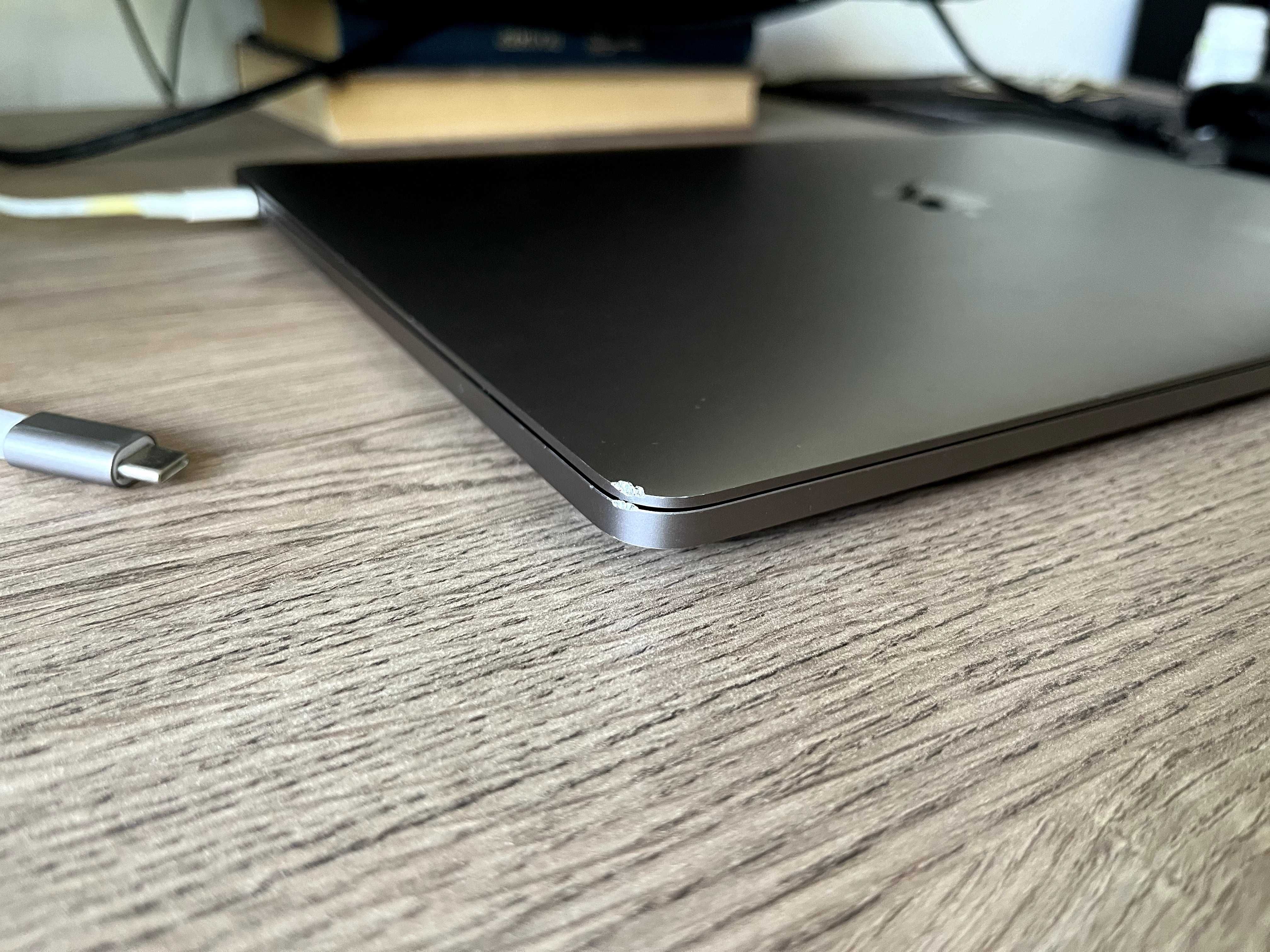 MacBook Pro 15 2018 16/512 Space gray Radeon Pro 560X 4gb