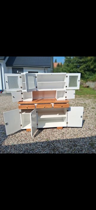 Kredens kuchenny PRL po renowacji