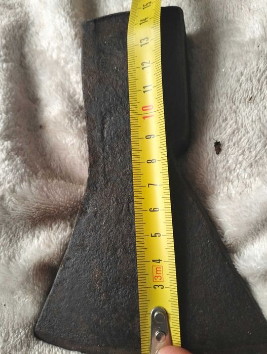 Siekiera z kutego żelaza 700g sygnowana