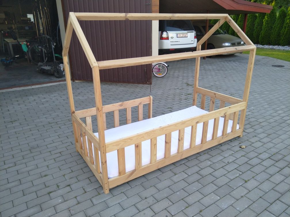 Łóżko dziecięce domek