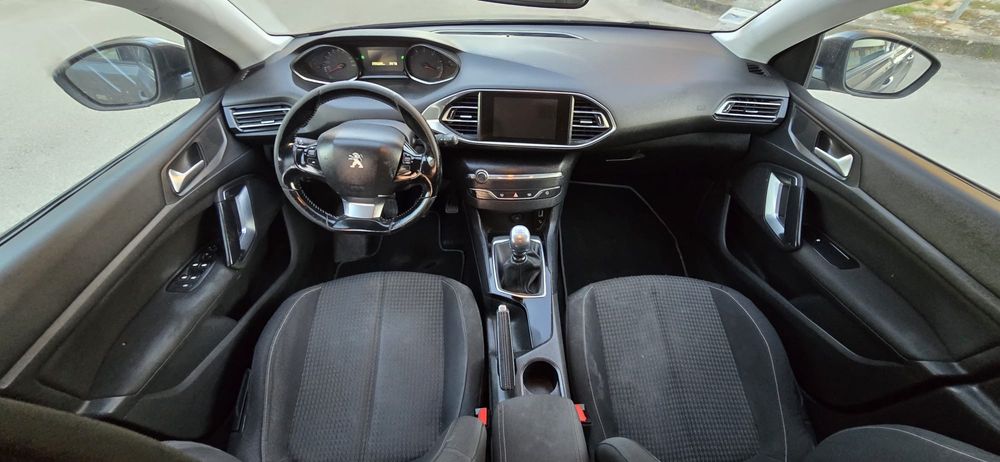 Peugeot 308 1.6 HDI Allure ano 2017 a diesel