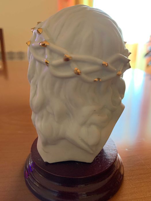 Peça em Porcelana da Imagem de Cristo