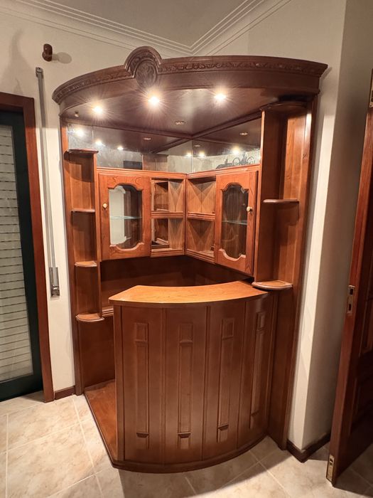 Bar doméstico em madeira