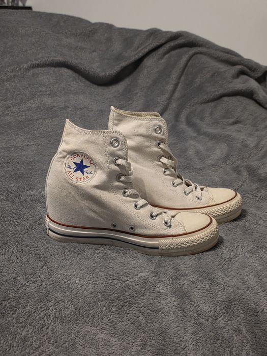 Białe trampki Converse na koturnie - 39

klasyczne, wygodne, roz