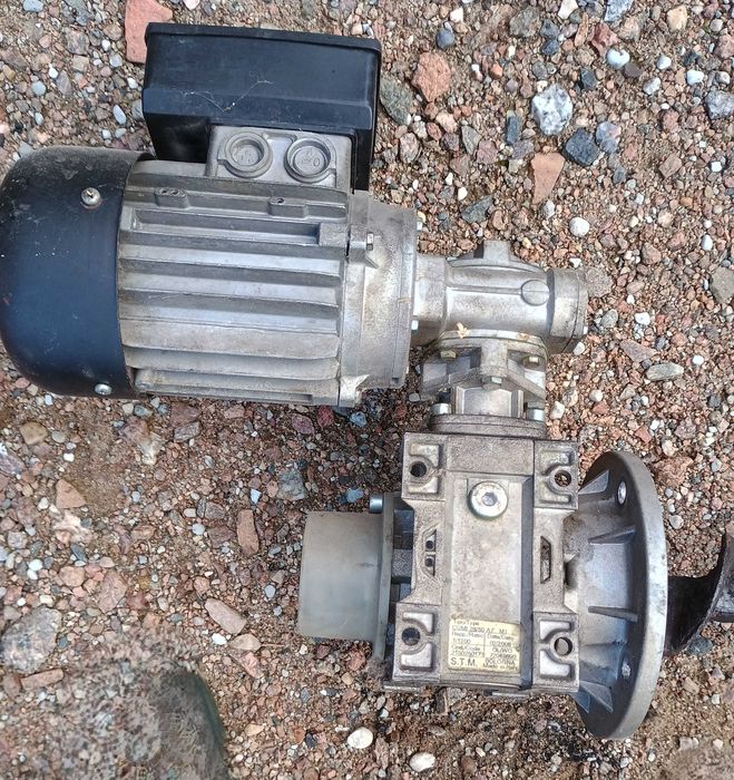 Motoreduktor do pieca z podajnikiem