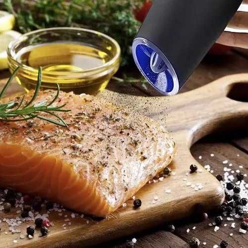 Młynek do soli pieprzu elektryczny grawitacyjny podświetlany LED 2 szt