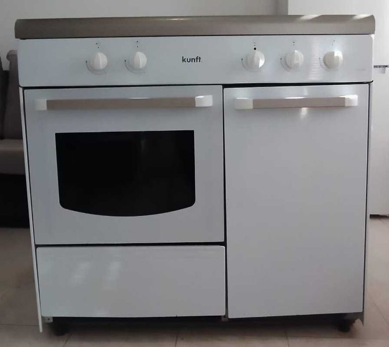 Fogão a gás Kunft de 4 bocas e forno, muito bom estado