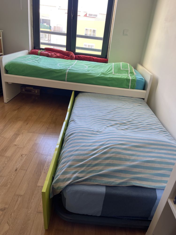 Cama  para jovem, dupla, com gaveta.