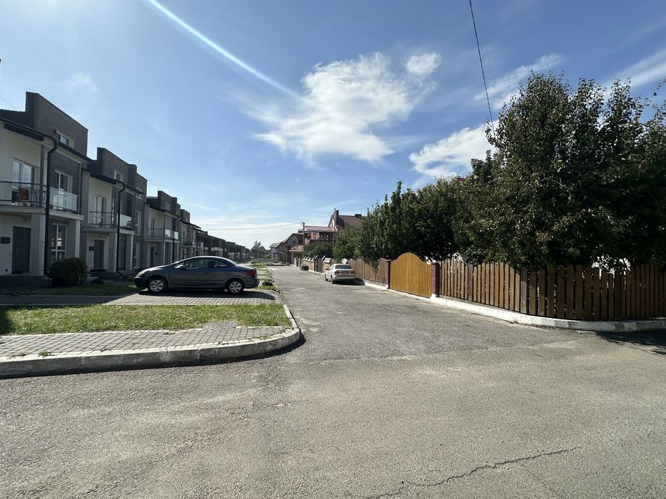 Продається затишний котедж в Кленовому гаю.