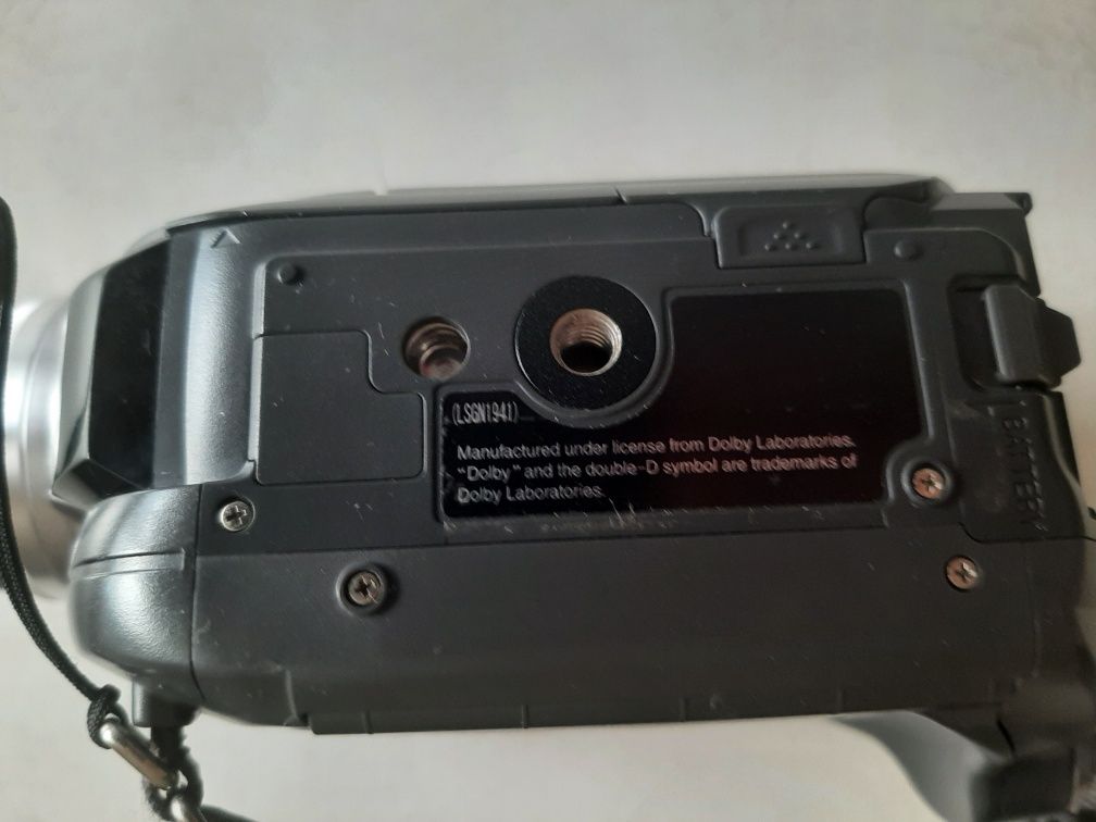 Продам відеокамеру Panasonic VDR-D220