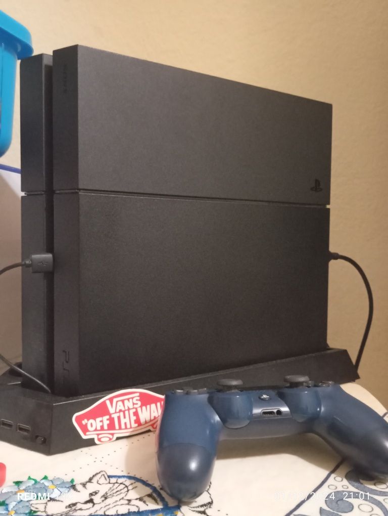 PlayStation 4 com comando