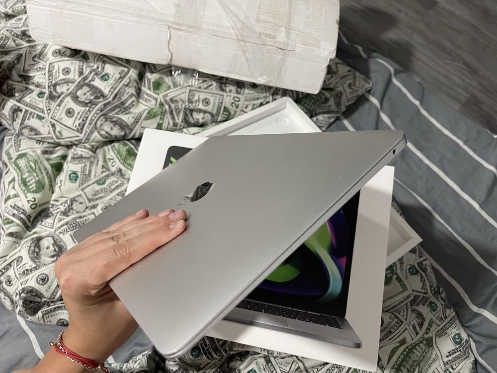 Макбук Air a1932 2019 Silver Core i5