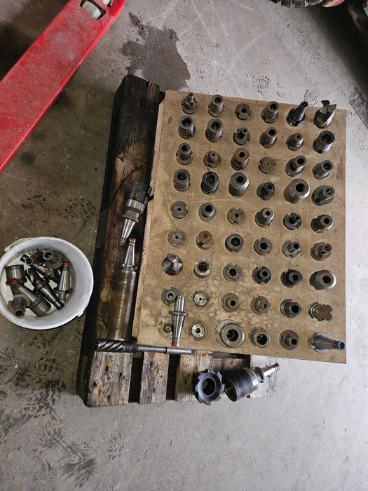 Frezarka narzędziowa Mikron z bogatym osprzętem