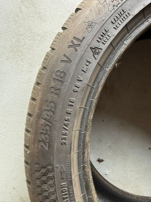 Komplet opon zimowych Continental - 235/45 R18