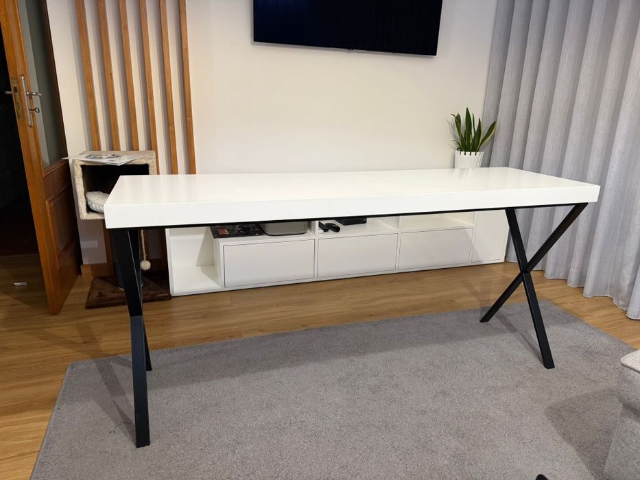 Secretaria com tampo branco