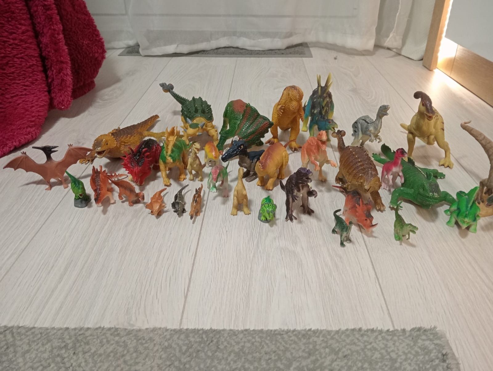 Figurki dinozaurów