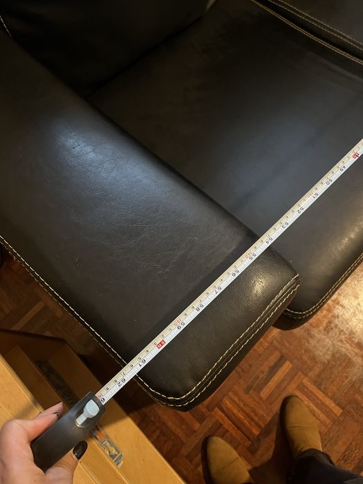 Conjunto de Sofas em couro preto em bom estado