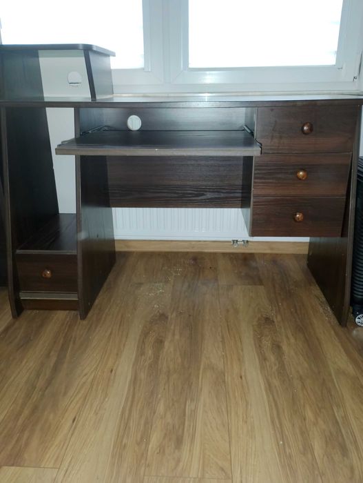 Biurko i szafka na dokumenty