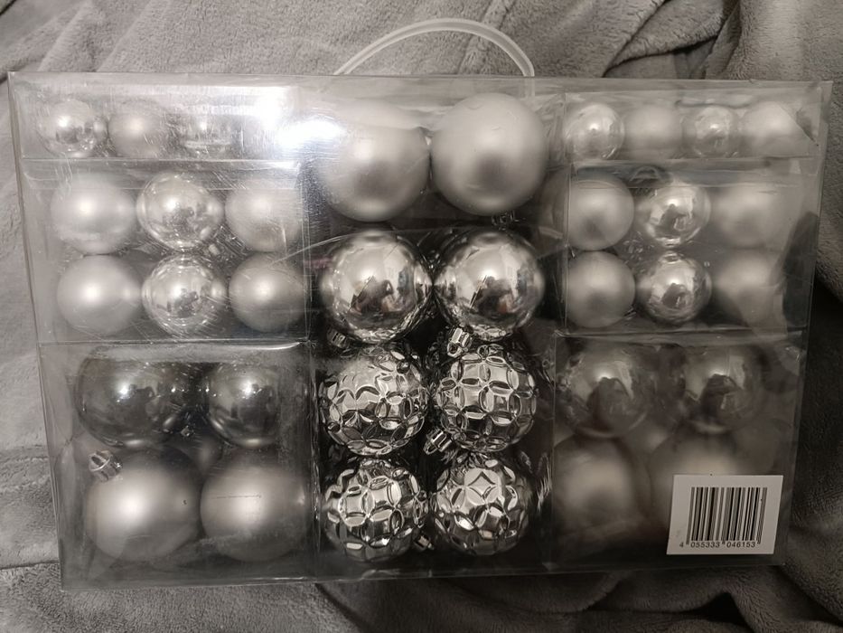 Zestaw 100 plastikowych bombek