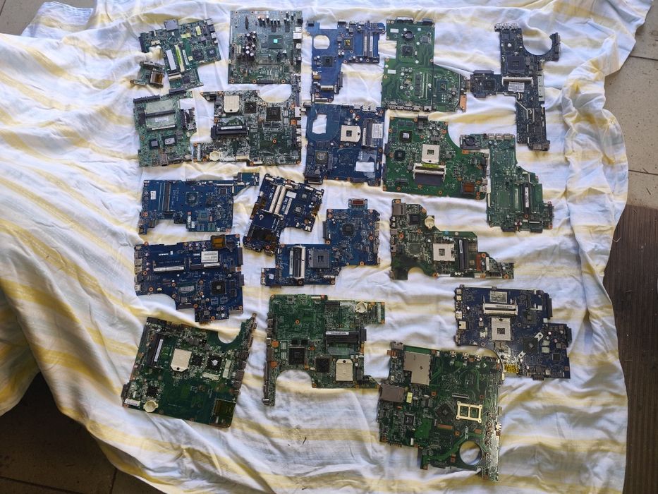 Płyty główne do laptopów  złom elektroniczny