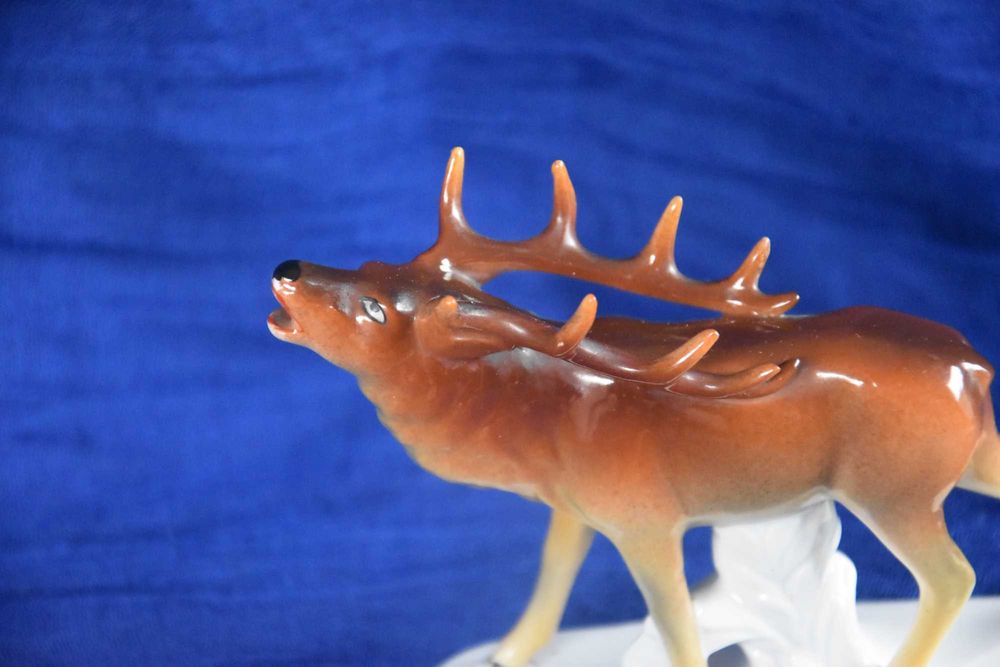 Figurka jeleń na rykowisku fabrykaWeiß, Kühnert&Co Grafenthal 1900 rok