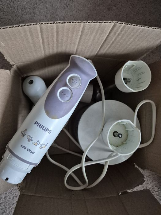 Блендер Philips з чашею та насадками