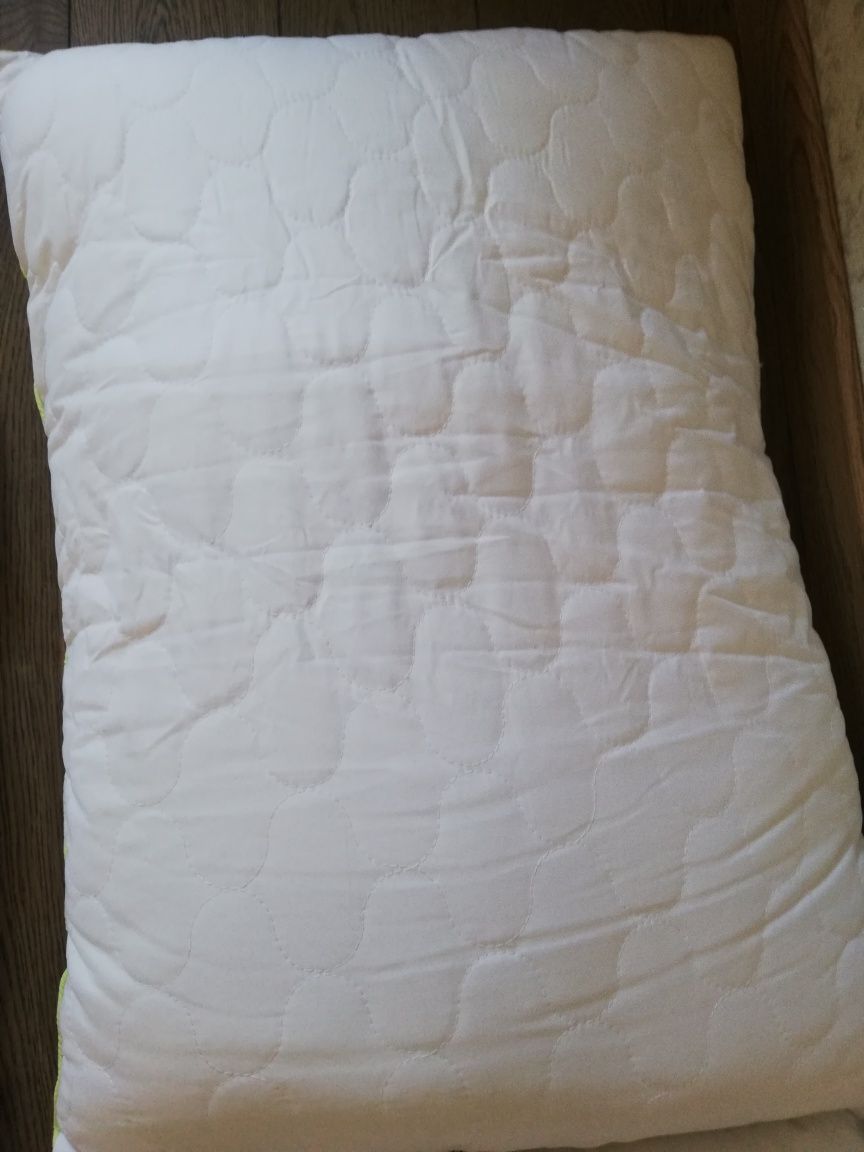 Набор одеяло + 2 подушки, бу. Бесплатная Олх доставка до 31 октября