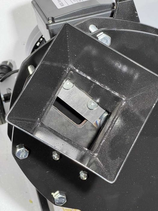 Подрібнювач гілок 3 кВт, 220 В щепоріз щепорез измельчитель для веток