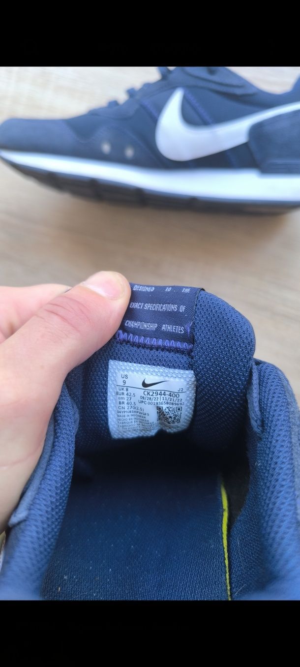 Кросівки Nike Venture Runner розмір 42.5 , 27см ( Оригінал )