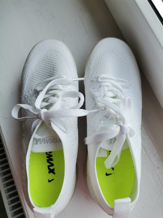 VAPORMAX- białe damskie buty sportowe
