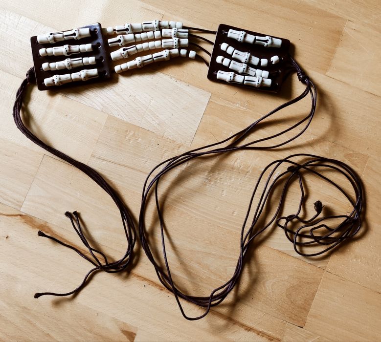 Pasek skórzany z koralikami