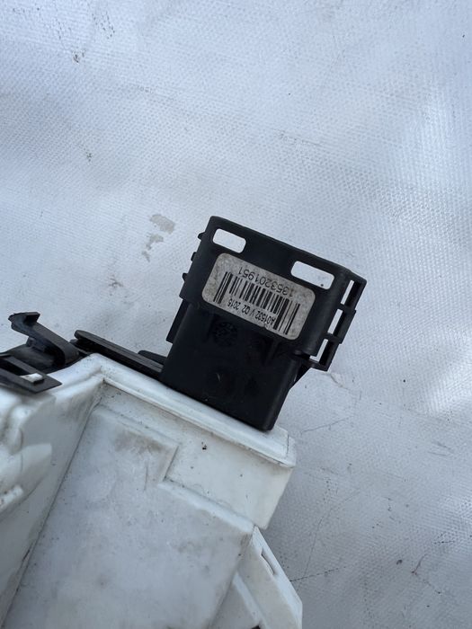 Fechadura  porta frente direito