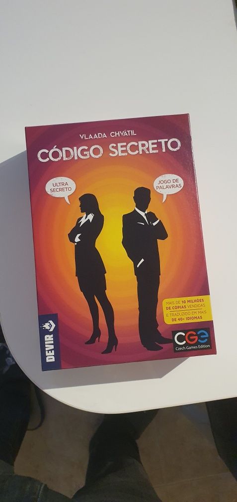 Vendo jogo "código secreto"